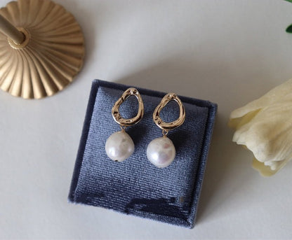 Women's Retro Temperament Baroque Pearl Earrings-Jewearrings