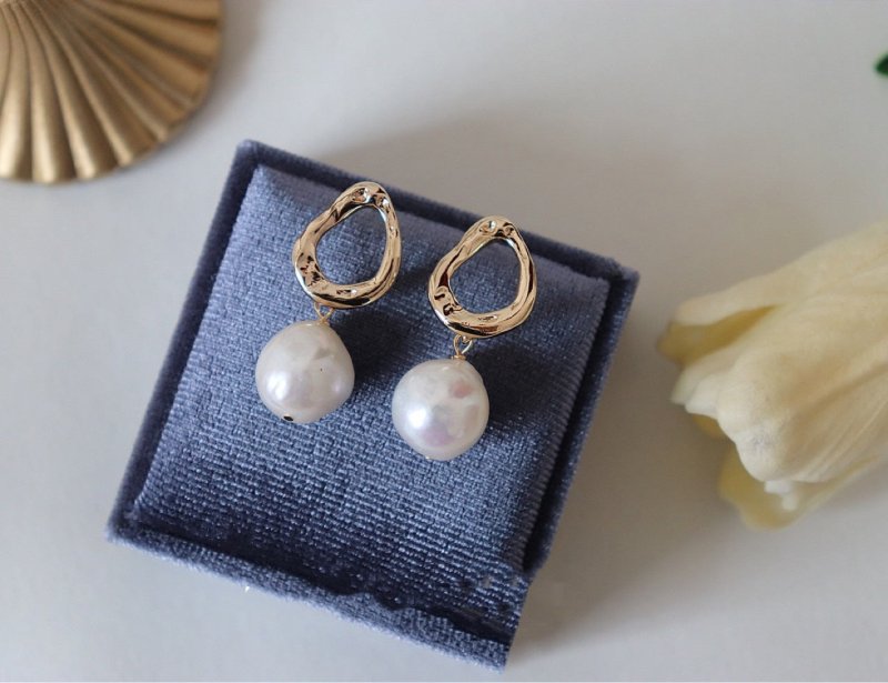 Women's Retro Temperament Baroque Pearl Earrings-Jewearrings