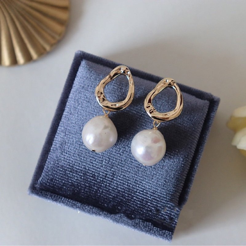 Women's Retro Temperament Baroque Pearl Earrings-Jewearrings