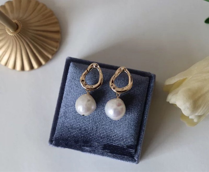 Women's Retro Temperament Baroque Pearl Earrings-Jewearrings