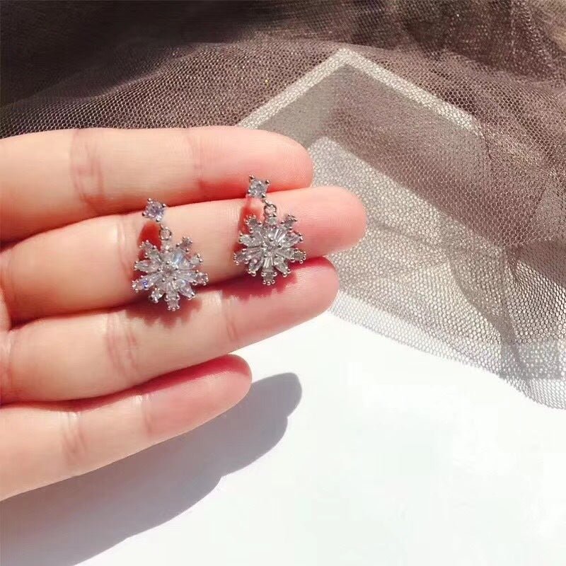 Women's Temperament Snowflake Diamond Stud Earrings-Jewearrings